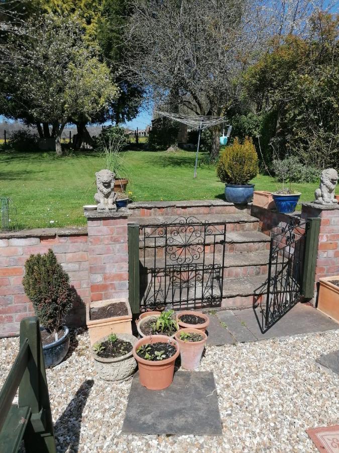 Riverside Apartment Chepstow Exterior foto